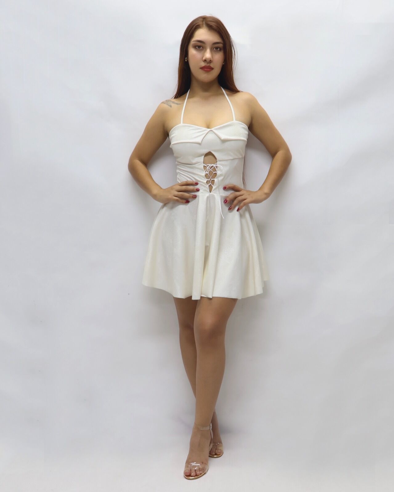 Vestido Corto Acampanado en Cuerina Dama - Image 4