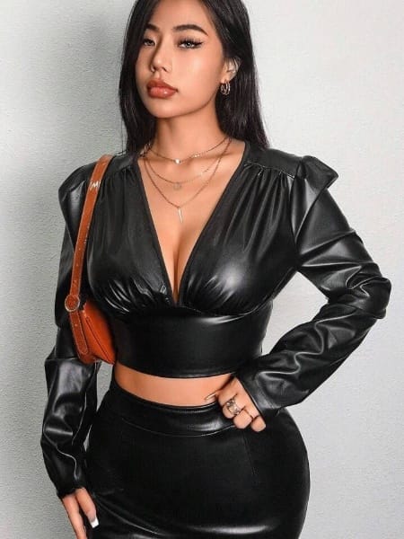 Blusas Elegante Diseño Escotado y Mangas Largas - Image 4