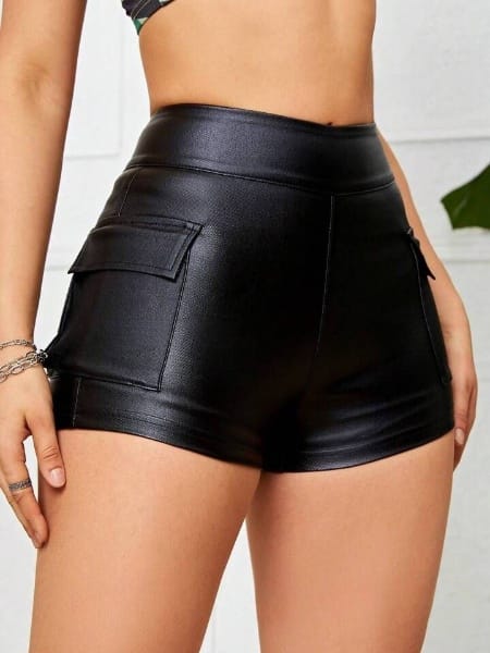 Shorts Cuerina con Pretina Alta y Bolsillos Cargo