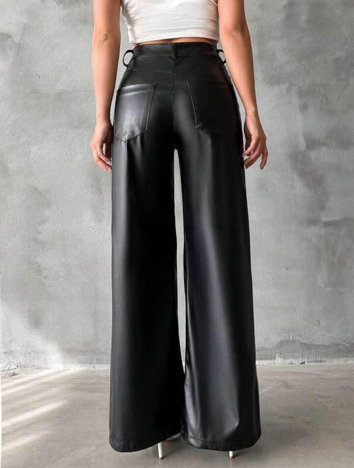 Pantalón cuerina Bota Recta Pretina Delgada y Bolsillos - Image 2