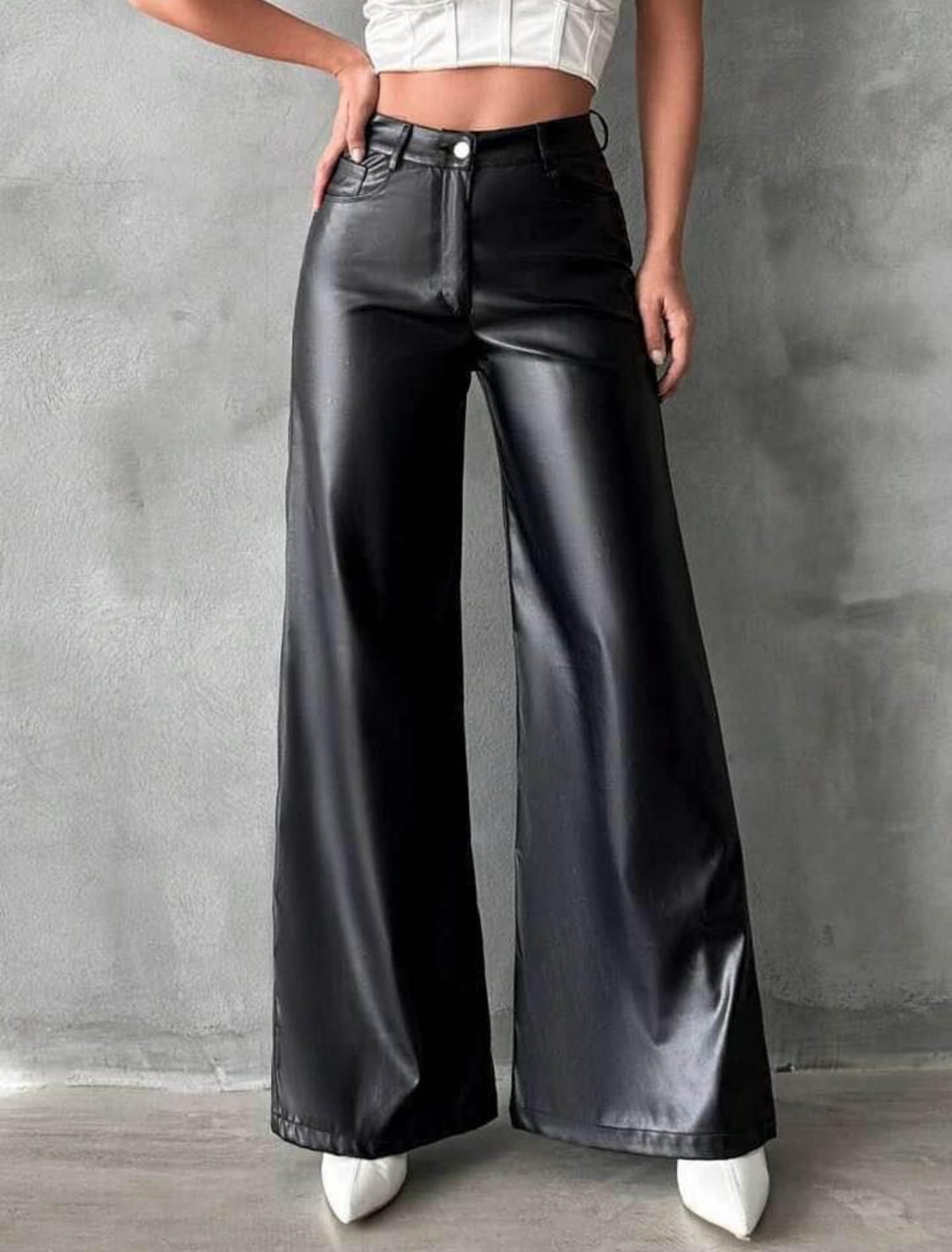 Pantalón cuerina Bota Recta Pretina Delgada y Bolsillos - Image 3