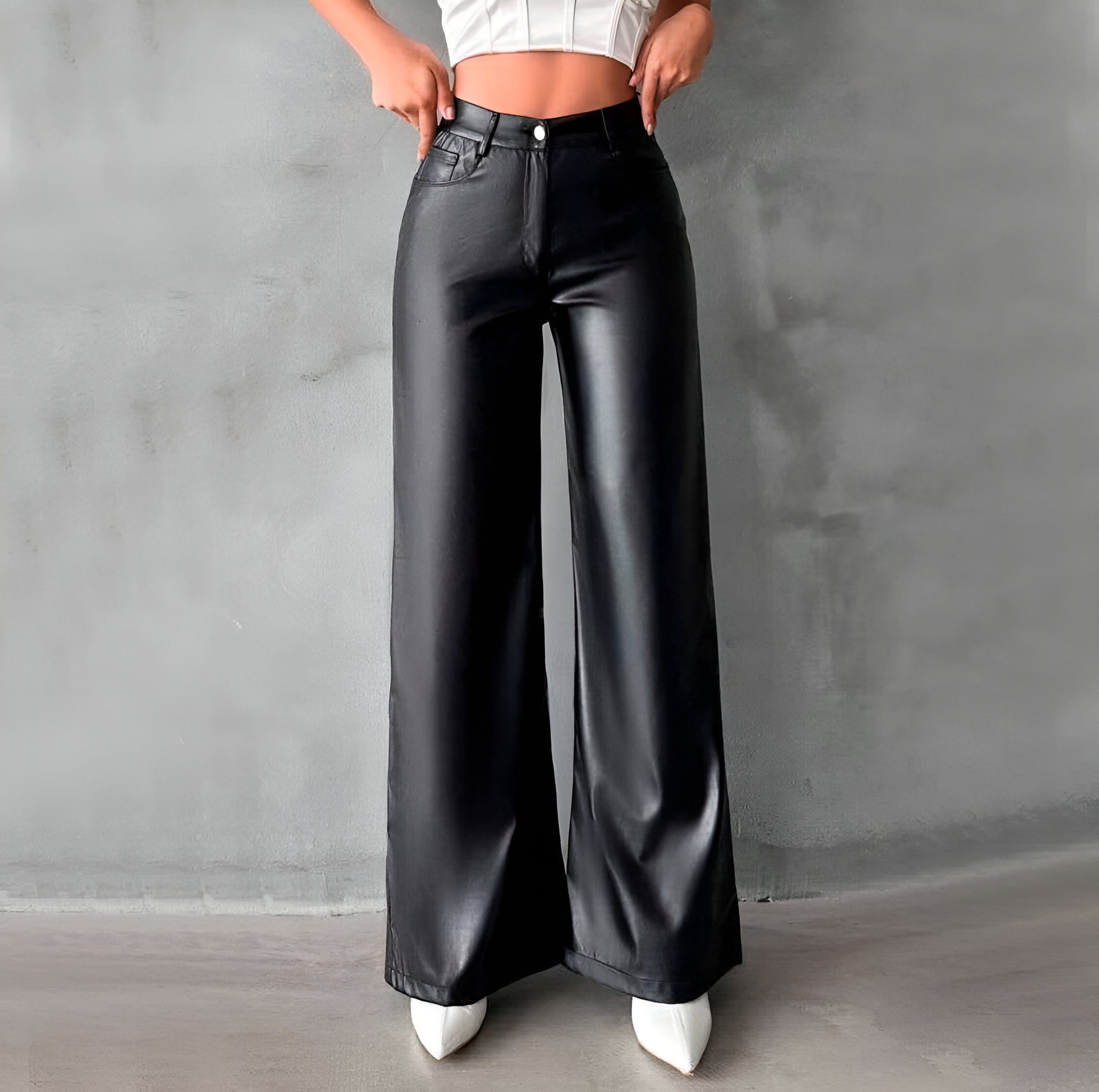 Pantalón cuerina Bota Recta Pretina Delgada y Bolsillos