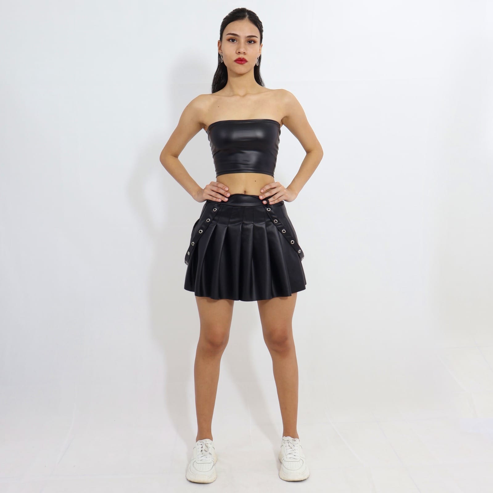 Falda con Pliegues y Correas Decorativas en Cuerina - Image 4