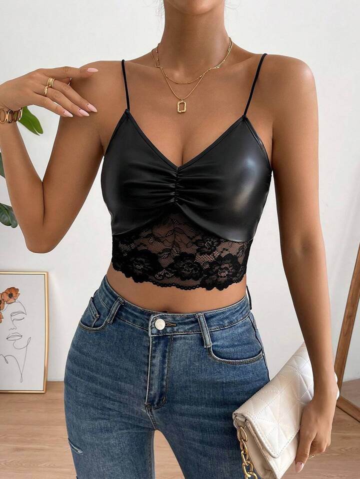 Blusa Corta con Detalle de Encaje Inferior