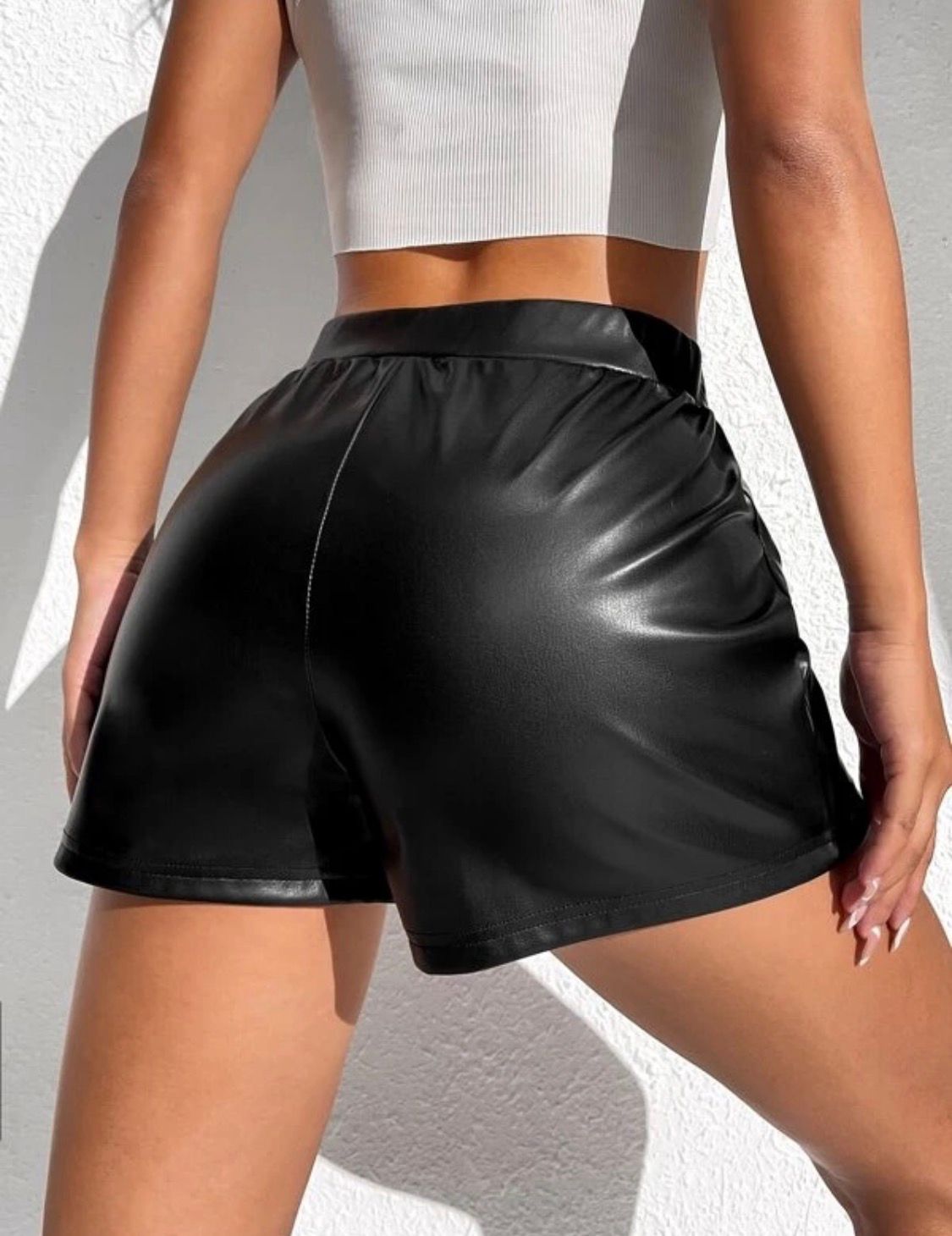 Short Cuerina de Pretina Alta con Diseño Elegante - Image 2