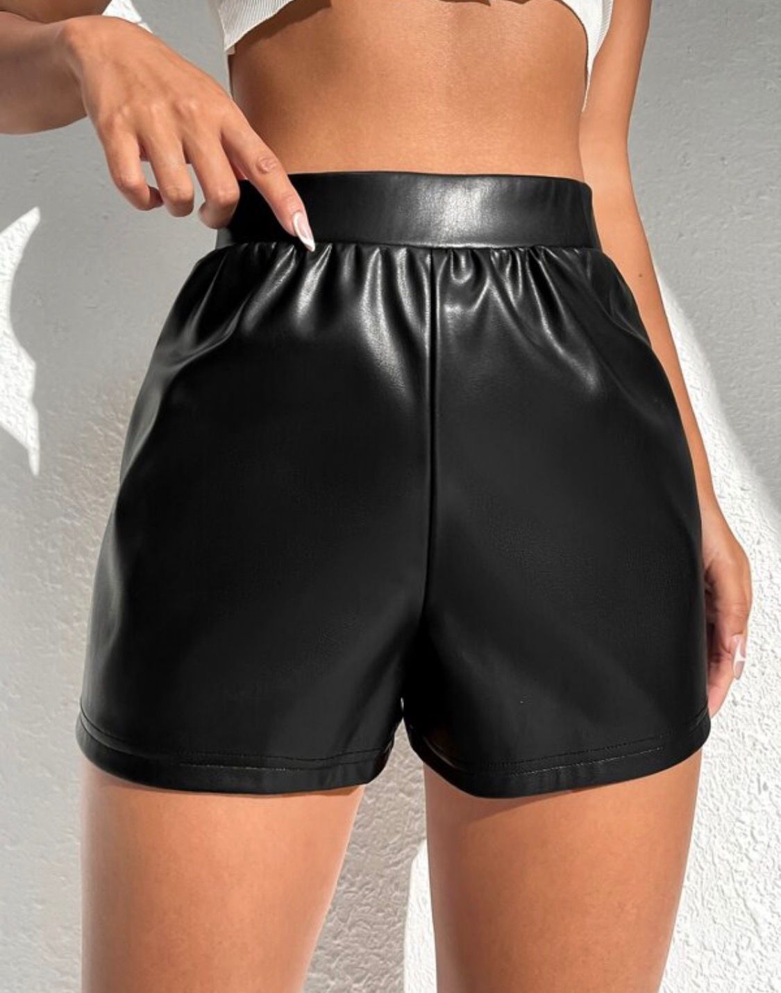 Short Cuerina de Pretina Alta con Diseño Elegante